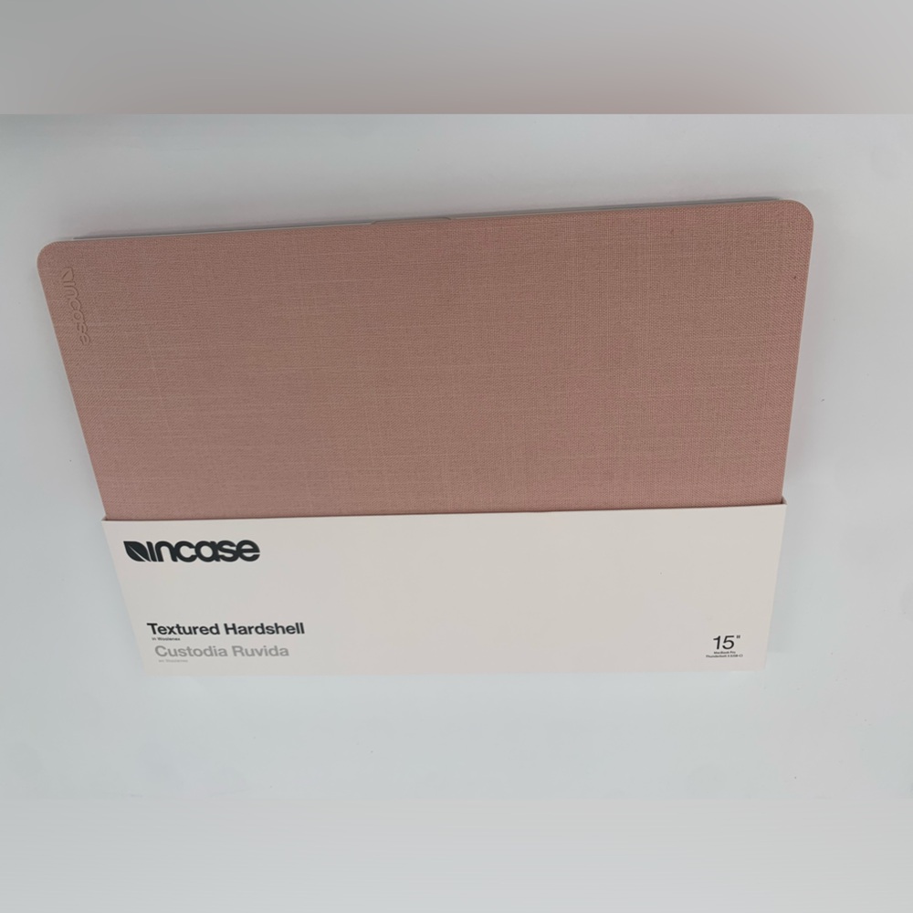 Incase Pink Textured Hardshell in Woolenex 15” MacBook Pro Thunderbolt - Picture 5 of 6